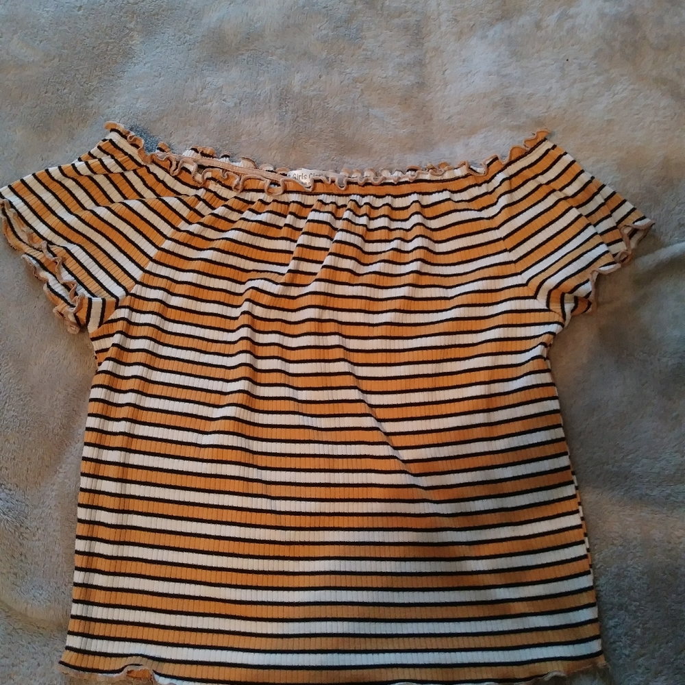 Yellow of the shoulder top